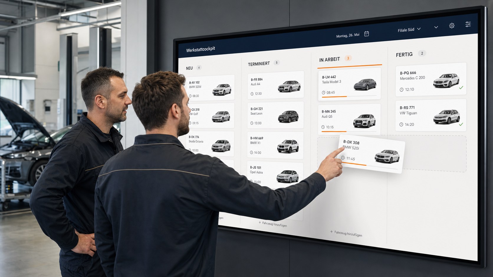 Konzeptvisualisierung: Werkstattmitarbeiter planen Fahrzeuge an einem großen digitalen Werkstattcockpit